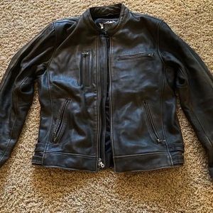 Mens genuine Harley Davidson leather jacket. Like new condition!